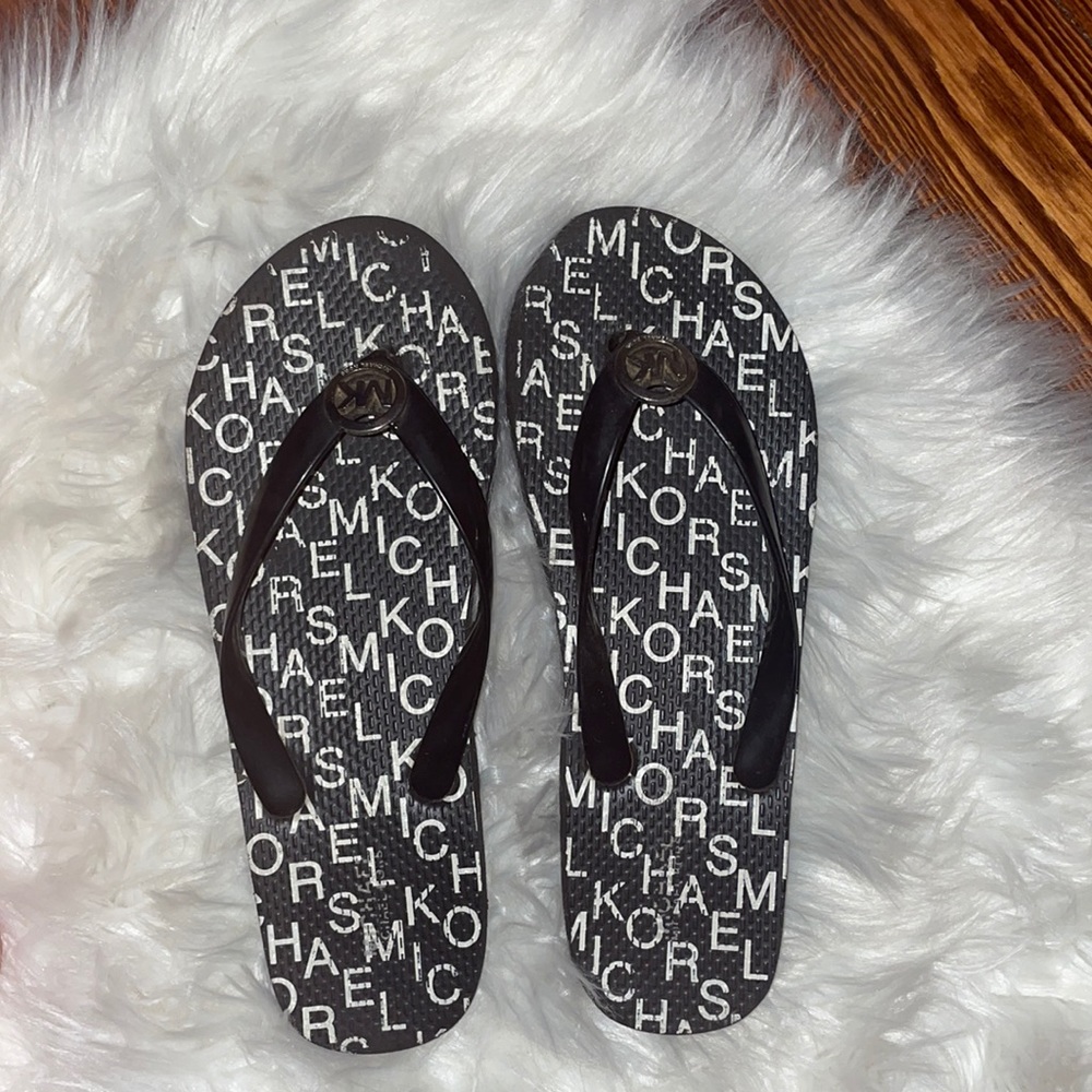 Michael Kors Flip flops size 8.5